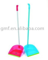 Plastic foldable dustpan